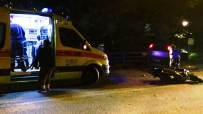 ektakto-skotothike-kathigitis-se-trochaio-traymatistike-15chronos-442577