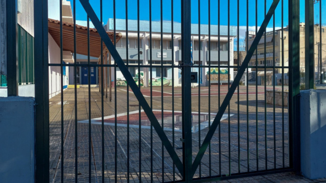 kleinoyn-ta-scholeia-tin-triti-16-12-poios-o-logos-438623