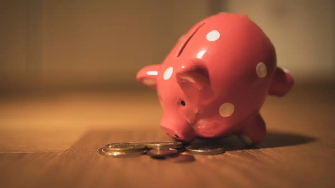 me-ton-syntrofo-moy-eimaste-2-chronia-mazi-kai-den-vazei-to-cheri-stin-tsepi-einai-tsiggoynis-ti-na-kano-442301