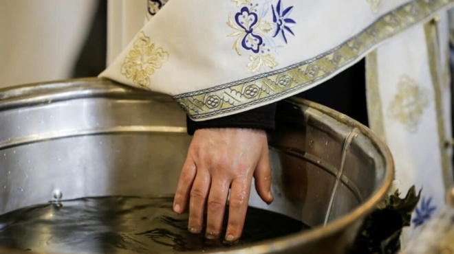 anti-gia-glenti-kideia-vrefaki-2-minon-esvise-ligo-meta-tin-vaptisi-toy-438938