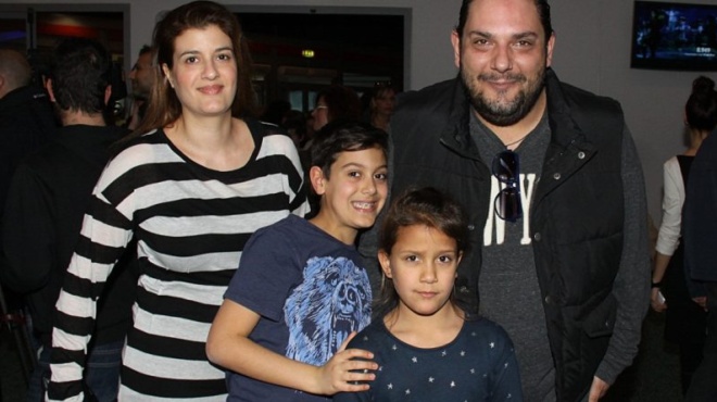 stelios-dionysioy-i-megali-toy-kori-ekleise-ta-20-kai-einai-mia-stilati-koykla-436029