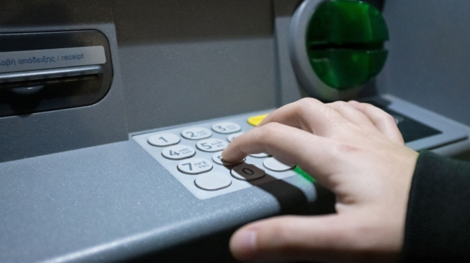 an-pate-na-vgalete-lefta-kai-deite-ayto-sto-atm-fygete-oso-pio-grigora-mporeite-kai-kyrios-min-vgalete-oyte-20-eyro-amp-8230-435810