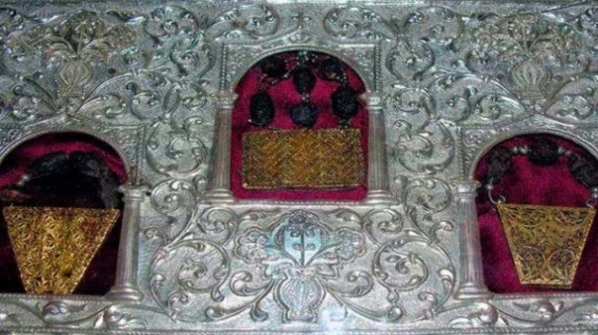 chrysos-livani-smyrna-giati-oi-3-magoi-pigan-ayta-ta-dora-ston-christo-ti-symvolizoyn-gia-tin-thriskeia-kai-poy-vriskontai-simera-437424