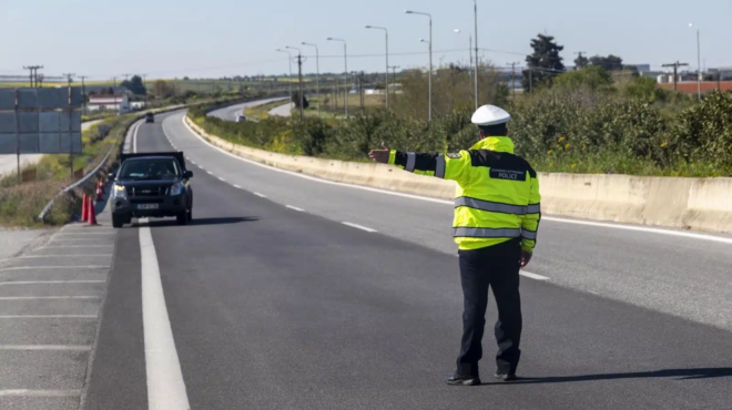 prostimo-350-eyro-gia-osoys-den-echoyn-ayto-to-charti-sto-aytokinito-giati-prepei-na-to-echoyme-oloi-mazi-mas-438527