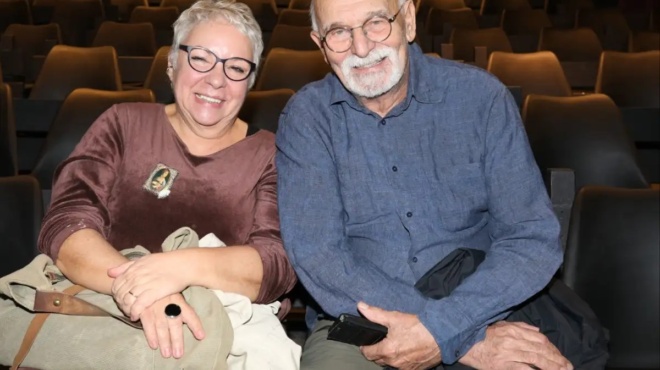 anoixe-to-asanser-kai-mas-eide-na-filiomaste-matheytike-gia-ton-antoni-antonioy-kai-ti-natasa-asiki-meta-apo-42-chronia-koinis-poreias-440567