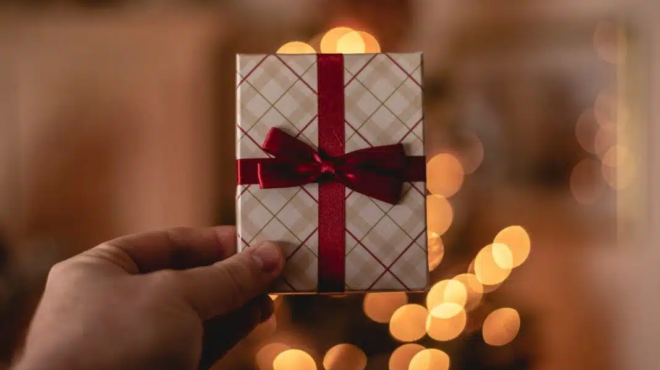 eortologio-poios-giortazei-simera-paraskeyi-5-dekemvrioy-435878