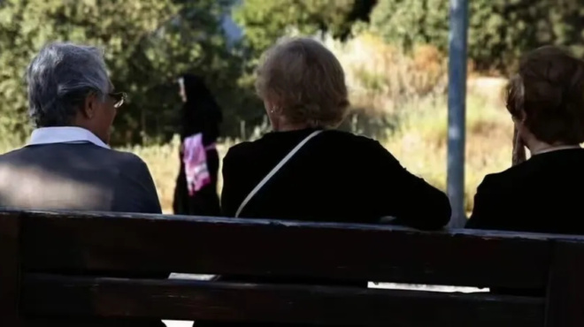 prin-apo-mia-ora-matheytike-kai-episima-katapliktika-nea-gia-oloys-toys-ellines-poy-einai-pano-apo-60chronon-442148