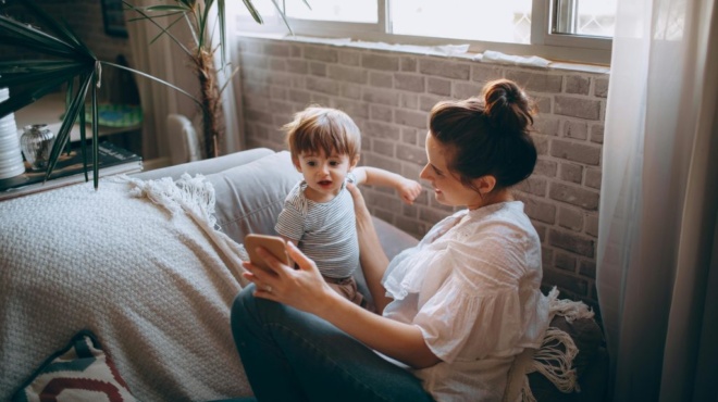 ektakto-880e-ton-mina-gia-miteres-pos-ginetai-i-aitisi-kai-pos-na-egkrithei-grigora-435888