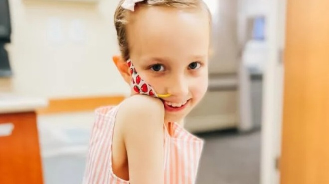 pethane-se-ilikia-9-eton-i-agapimeni-influencer-amp-8211-dystychos-echase-ti-megali-machi-438171