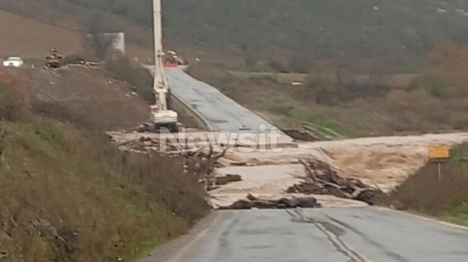 kakokairia-byron-ypercheilise-o-enipeas-sti-larisa-minyma-toy-112-gia-apomakrynsi-ton-katoikon-pros-ta-farsala-436190