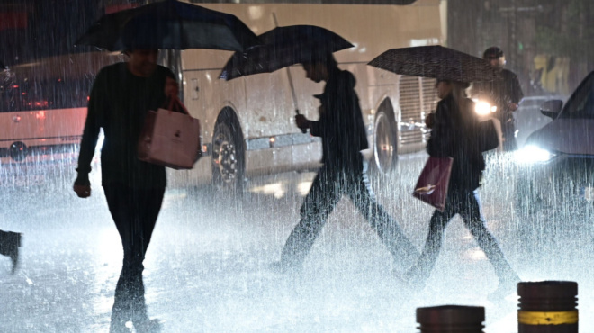 kakokairia-byron-adianoito-ayto-poy-symvainei-stin-athina-amp-8211-tha-pnigoyn-7-perioches-tis-epomenes-ores-amp-8211-akoyloytheite-tis-odigies-ton-archon-435789