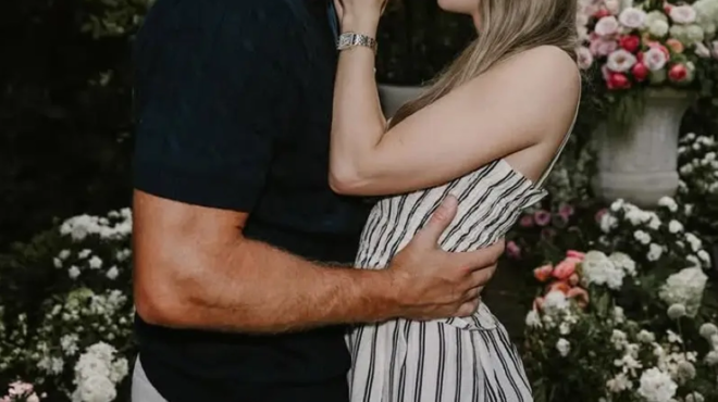 molis-anakoinothnkan-ta-eyxarista-sti-showbiz-pantreyontai-stis-13-ioylioy-o-symvolismos-tis-imeras-436313