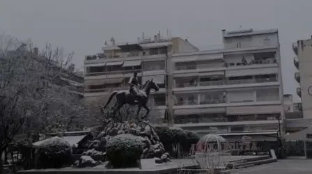 ektakto-xekinise-na-chionizei-amp-8211-koitaxte-exo-apo-ta-parathyra-tora-amp-8211-deite-poy-kai-vinteo-448747