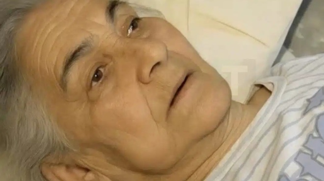 enas-gios-pige-ti-mitera-toy-se-ena-girokomeio-opoy-tin-episkeptotan-kata-diastimata-448770