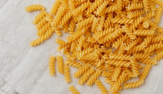 anakaloyntai-gnosta-zymarika-poy-poloyntai-kai-stin-ellada-einai-molysmena-me-kolovaktiridia-449104