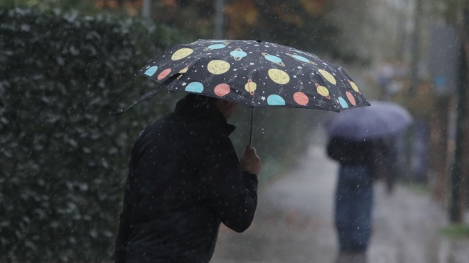 ektakto-xekinise-na-chionizei-tora-amp-8211-sta-leyka-amp-8220-ntythike-amp-8221-449135