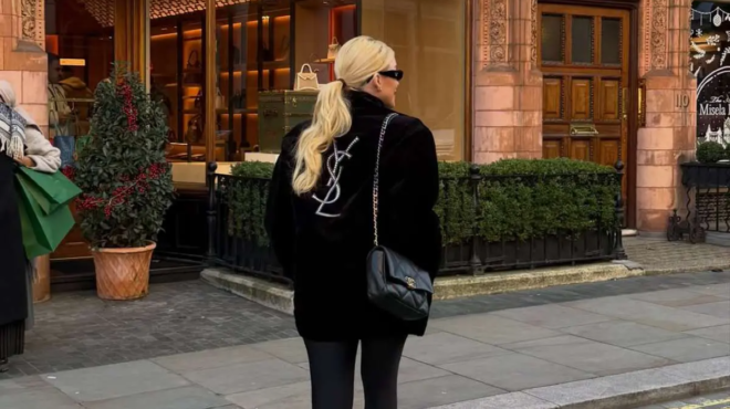 kainoyrgioy-pozarei-me-foyskomeni-koilitsa-sto-londino-sto-pleyro-toy-koytsoympi-443923