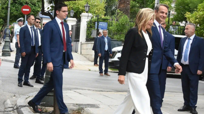 mareva-mitsotaki-i-sygkinitiki-kinisi-sti-maria-sakkari-meta-ton-arravona-me-ton-gio-tis-konstantino-443634