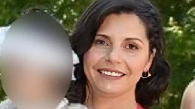 eiche-tria-agorakia-kai-to-ena-thrinos-gia-tin-omorfi-anastasia-toy-violanta-450022