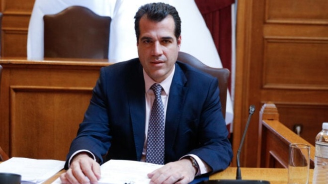 thanos-pleyris-kamia-diadikasia-nomimopoiisis-atomon-poy-vriskontai-paranoma-sti-chora-450267