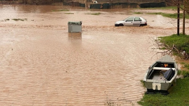 sok-amp-8211-pnigike-pasignosti-poli-tis-elladas-kleisane-scholeia-apegklovismoi-mathiton-espasan-sidirodromiki-grammi-gia-na-min-voyliaxei-oikismos-450546