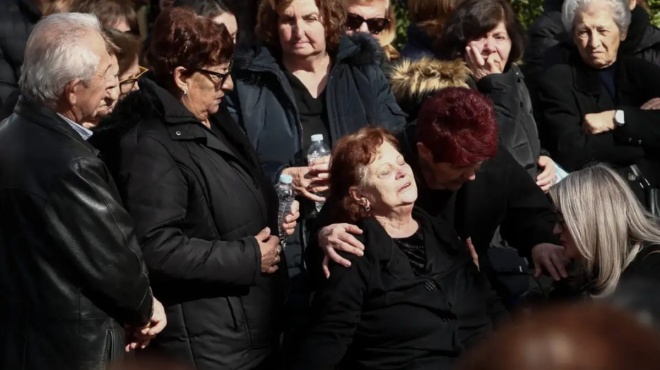 violanta-skines-archaias-tragodias-stin-kideia-tis-elenas-katsaroy-poy-skotothike-stin-ekrixi-tragiki-figoyra-i-mitera-tis-klaine-oloi-450652