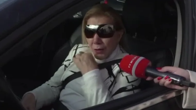 amp-8220-katerreyse-amp-8221-i-litsa-patera-mprosta-sti-kamera-tremoyn-ta-cheria-moy-eimai-arrosti-444674