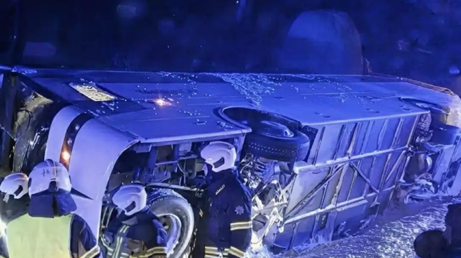 trochaio-gia-tin-ethniki-chantmpol-tis-kyproy-anetrapi-to-leoforeio-poy-metefere-tin-omada-445592