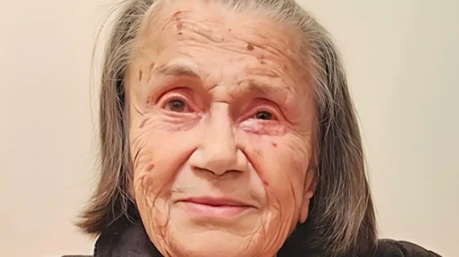 tyfli-kai-xechasmeni-apo-toys-synadelfoys-tis-zei-ta-teleytaia-chronia-i-gnosti-ellinida-ithopoios-446164