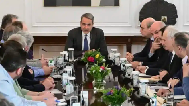 synantisi-kyriakoy-mitsotaki-me-agrotes-ti-eipe-gia-toys-apontes-446400