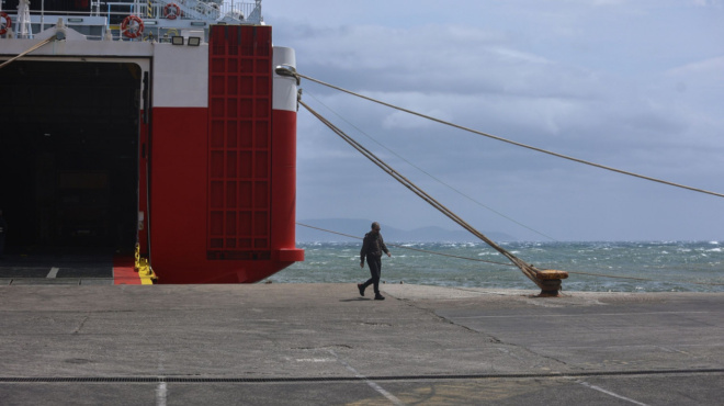 ektakti-eidisi-gia-aeroplano-gemato-epivates-poy-xekinise-apo-athina-gia-samo-444912