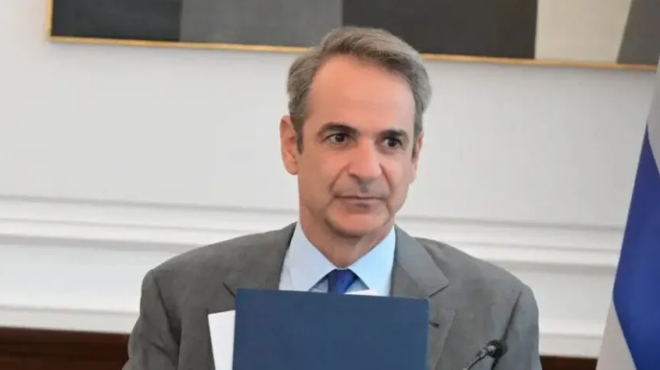 dyskoles-ores-gia-ton-prothypoyrgo-i-astheneia-toy-chtypise-tin-porta-447582