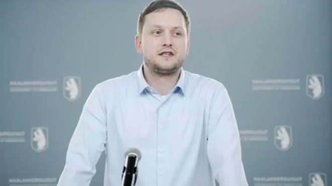 groilandia-o-prothypoyrgos-kalei-toys-polites-na-proetoimastoyn-gia-endechomeni-eisvoli-448121