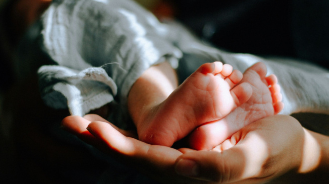 sok-nekro-vrefos-ston-volo-ligo-prin-tin-genna-amp-8211-katigoroyn-ton-giatro-oi-goneis-446248