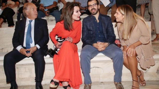 oloi-koitoysan-tin-xanthia-me-ta-amp-8230-stras-kai-ta-poypoyla-nyfi-tis-giannas-aggelopoyloy-daskalaki-i-gynaika-poy-travixe-ta-vlemmata-chthes-446288