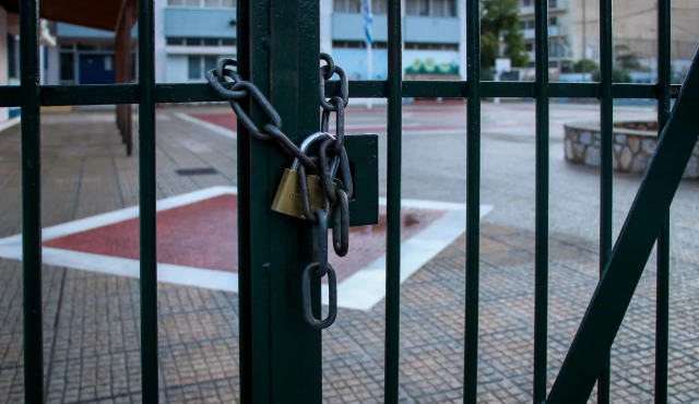 ektakto-tora-gia-ta-scholeia-amp-8211-allazei-to-orio-stis-apoysies-amp-8211-mechri-poses-mporoyn-na-kanoyn-oi-mathites-450781