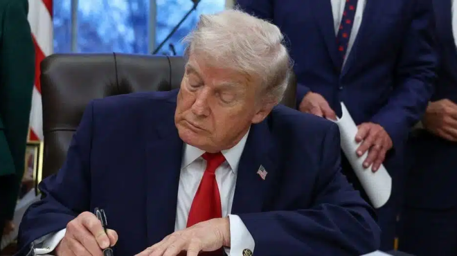 ektakti-eidisi-sok-gia-ton-tramp-450865