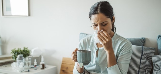 gi-amp-8217-ayto-den-tin-katalavaineis-kai-amp-8230-kollaei-oli-i-oikogeneia-therizei-paidia-kai-enilikes-i-gripi-a-amp-8211-ayto-einai-to-1o-ypoylo-symptoma-446547