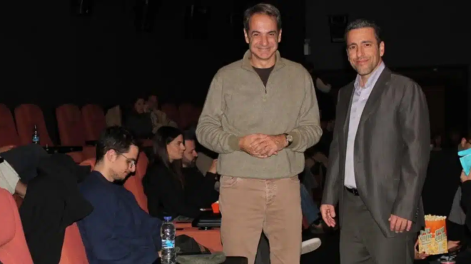 o-kyriakos-mitsotakis-pige-na-dei-ton-kapodistria-toy-smaragdi-parea-me-ton-gio-toy-443801