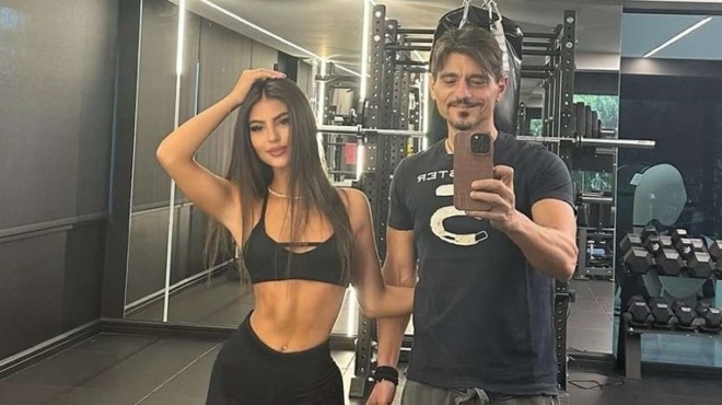 olo-to-tik-tok-milaei-gia-tin-despoina-giannakopoyloy-anevase-vinteo-na-choreyei-paola-ntymeni-etsi-kai-kratontas-sto-cheri-amp-8230-ayto-447501