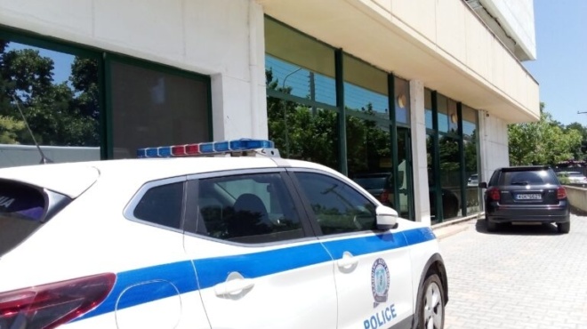 nekros-gnostos-giatros-tis-choras-amp-8211-efyge-me-ton-cheirotero-tropo-448039