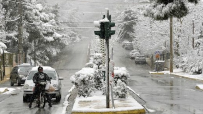 xypnisan-kai-ta-eidan-ola-amp-8230-skepasmena-kato-apo-to-chioni-amp-8211-poy-chionize-chthes-oli-ti-nychta-amp-8211-oi-poleis-poy-amp-8230-voyliaxan-sto-chioni-448201