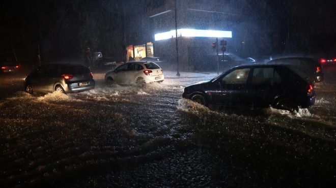 ektakto-mplak-aoyt-tora-stin-athina-chaos-448369