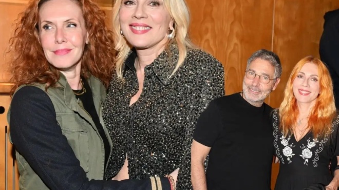 teleiose-ton-atheridi-me-mia-frasi-i-smaragda-karydi-ekane-tin-1i-emfanisi-meta-ton-chorismo-kai-eipe-stis-kameres-5-lexeis-446339