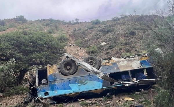 tragodia-tora-gemise-o-topos-asthenofora-amp-8211-aimatiro-trochaio-sok-me-leoforeio-amp-8211-11-nekroi-446304