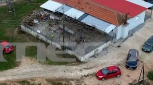 charopaleyei-sti-meth-o-16chronos-poy-aytopyrovolithike-me-karampina-sto-kefali-443927