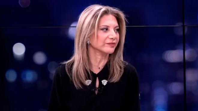 me-aytoys-paei-gia-niki-oi-2-kallitechnes-poy-pane-sto-komma-karystianoy-446656