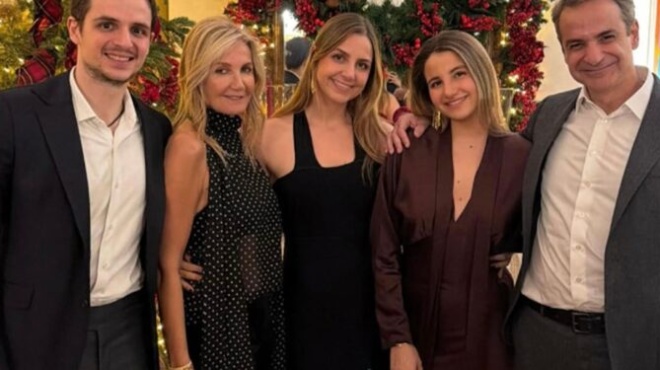 me-oikogeneiaki-fotografia-to-kali-chronia-toy-2026-apo-ton-prothypoyrgo-443226