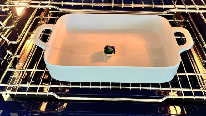 to-kolpo-tis-giagias-gia-na-katharisete-ton-foyrno-eykola-choris-fasaries-chreiazeste-mono-ayta-ta-3-systatika-450105