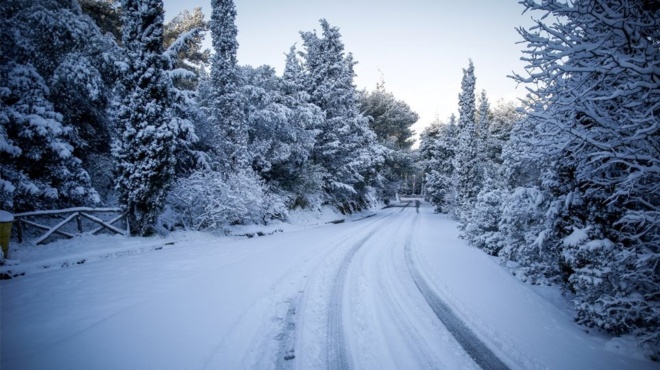 chionia-kai-tsoychtero-kryo-eos-tin-attiki-psychri-eisvoli-apo-rosia-anamenetai-to-epomeno-48oro-443249